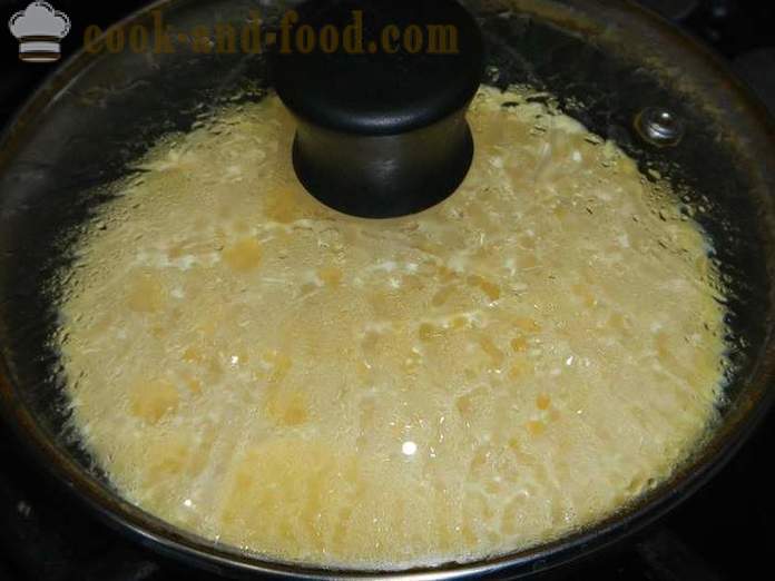 Delicious ilma munakas smetanan pannulla - miten ruokaa munakokkelia juustoa, resepti askel askeleelta valokuvista.