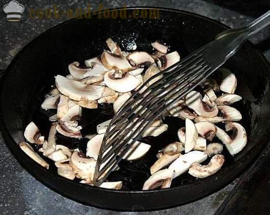 Sieni salaatti sieniä, juustoa ja munia. Yksinkertainen, maukas ja terveellinen resepti valokuvista.