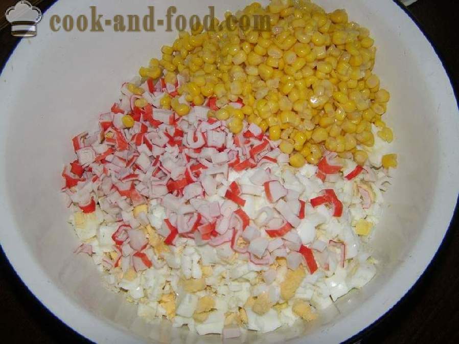 Rapu salaatti - resepti klassinen ja yksinkertainen, valokuvista. Miten ruokaa herkullinen rapu salaatti maissi, riisi ja kurkku