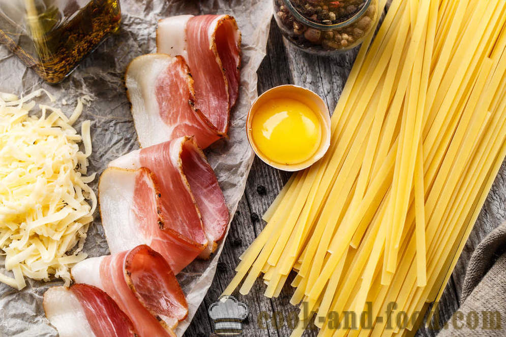 Italialaista ruokaa: pastaa carbonara kolme reseptit kermalla