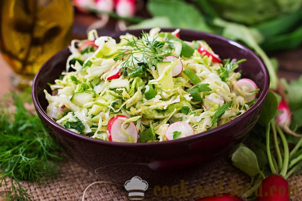 Kesällä salaatti tuoreita vihanneksia: 4 reseptiä